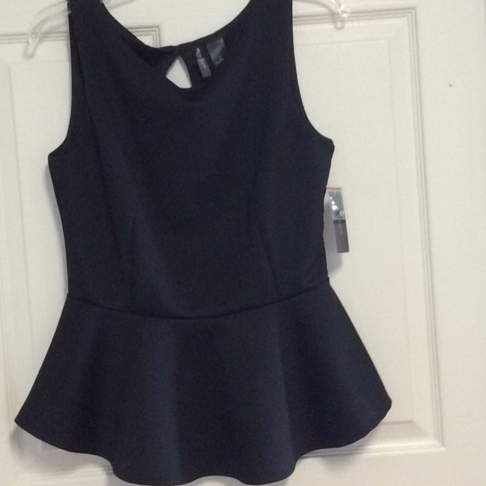 Black pendulum top